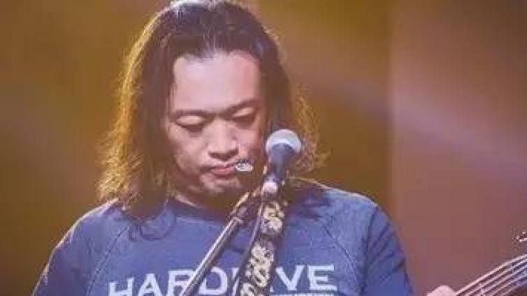 今天弹的三连音是“蓝色的”~（3）| 顾忠贝斯25